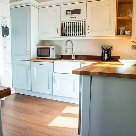 Heart Of Lovely And Cosy 2 Bedrooms, Terrace, Parking