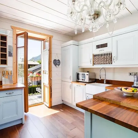 Apartment Heart Of Lovely And Cosy 2 Bedrooms, Terrace, Parking