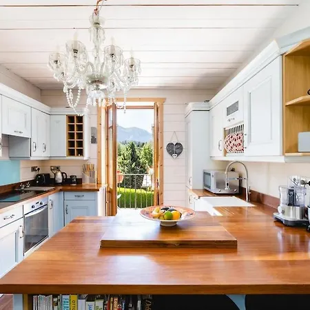 Heart Of Lovely And Cosy 2 Bedrooms, Terrace, Parking