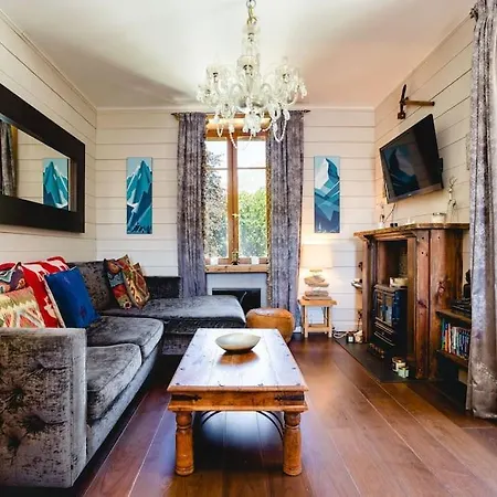 Heart Of Lovely And Cosy 2 Bedrooms, Terrace, Parking Apartment