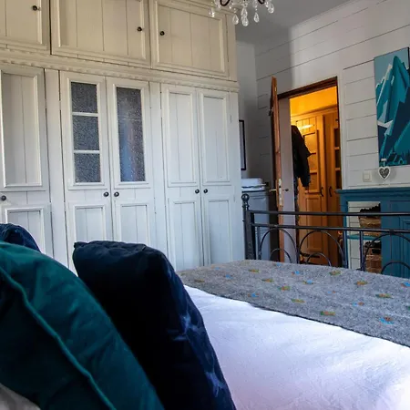 Heart Of Lovely And Cosy 2 Bedrooms, Terrace, Parking Apartment *