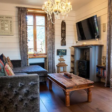 Heart Of Lovely And Cosy 2 Bedrooms, Terrace, Parking Apartment *