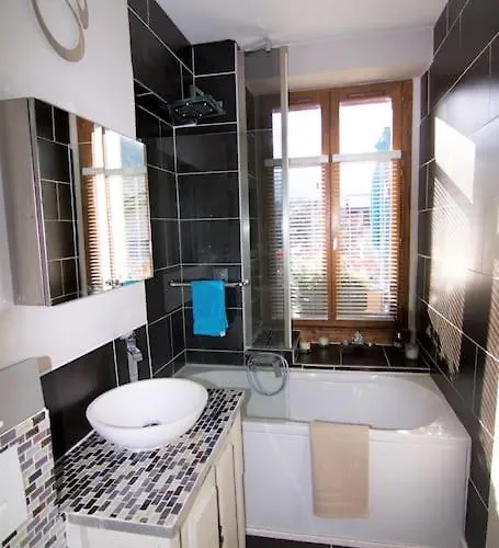 Heart Of Lovely And Cosy 2 Bedrooms, Terrace, Parking Apartment