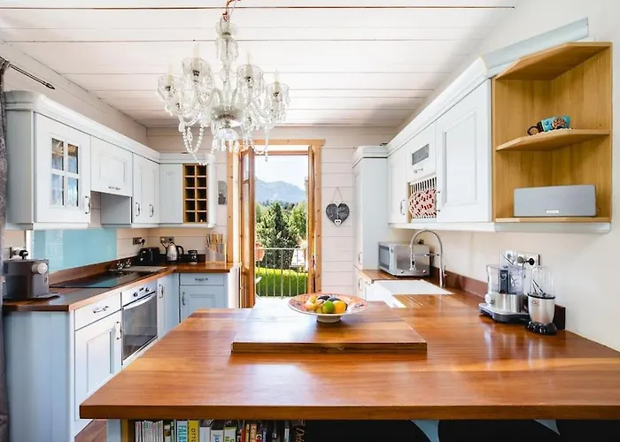 Heart Of Lovely And Cosy 2 Bedrooms, Terrace, Parking