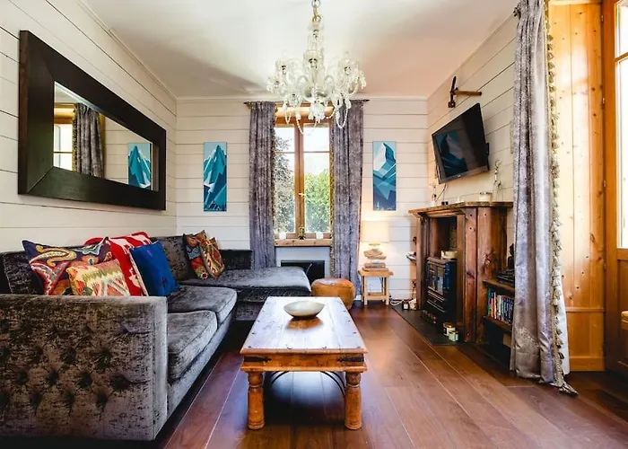 Heart Of Lovely And Cosy 2 Bedrooms, Terrace, Parking Apartment