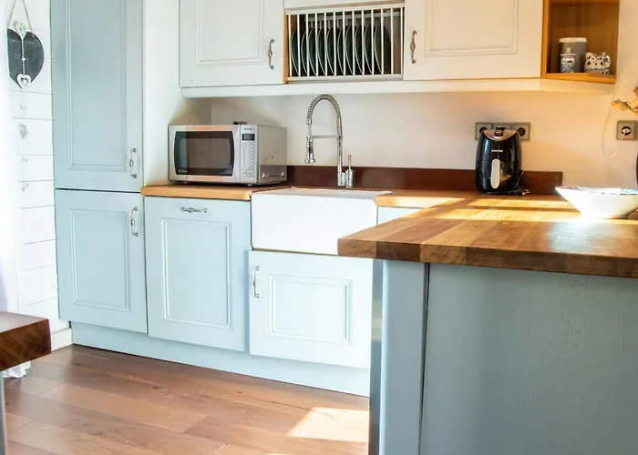 Heart Of Lovely And Cosy 2 Bedrooms, Terrace, Parking