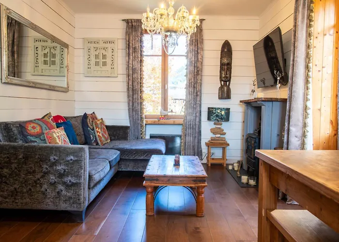 Heart Of Lovely And Cosy 2 Bedrooms, Terrace, Parking Apartment *