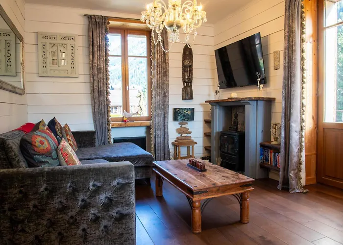 Heart Of Lovely And Cosy 2 Bedrooms, Terrace, Parking Apartment *