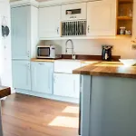Heart Of Lovely And Cosy 2 Bedrooms, Terrace, Parking